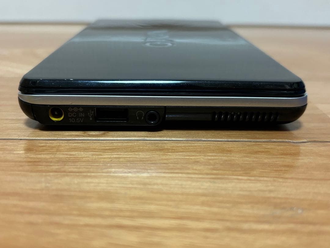 Sony VAIO VGN-P90S type P 8″ Ultraportable Atom Z540 2GB 60GB WinXP As-Is