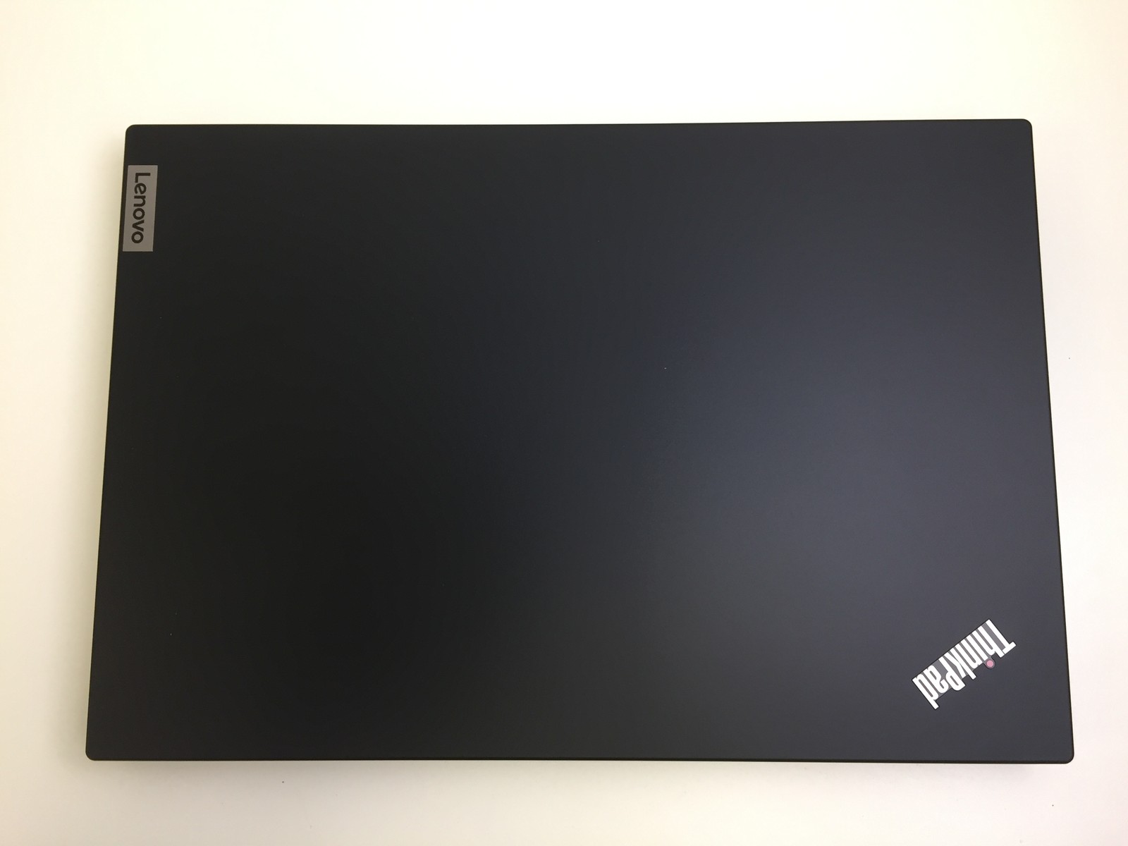 Lenovo ThinkPad P15v Gen 1 20TQ001NUS – Intel Xeon W-10855M, 16GB RAM, 512GB SSD