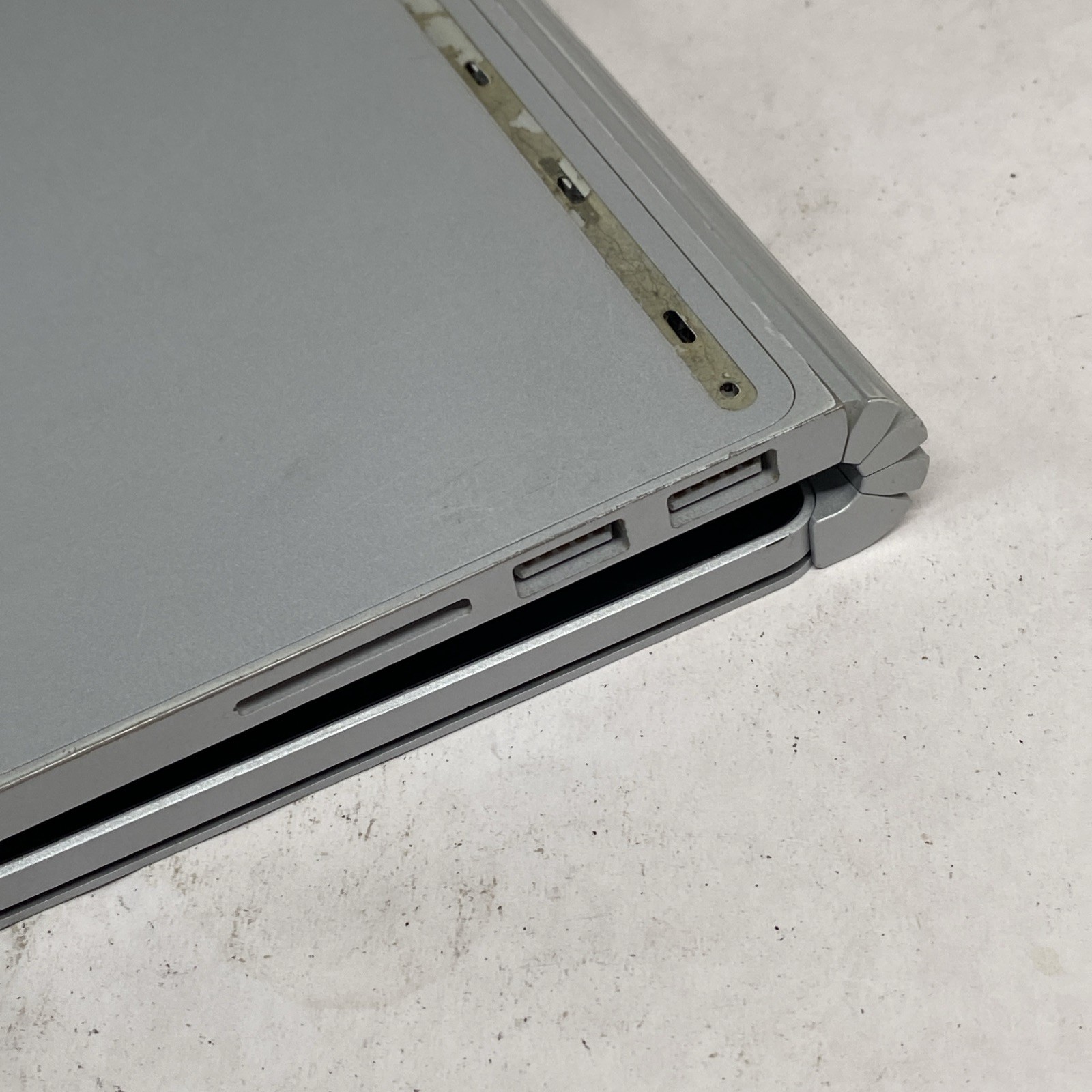 Microsoft Surface Book 2 1832 i5-7300U 2.6GHZ 8GB DDR3 256GB SSD Silver READ