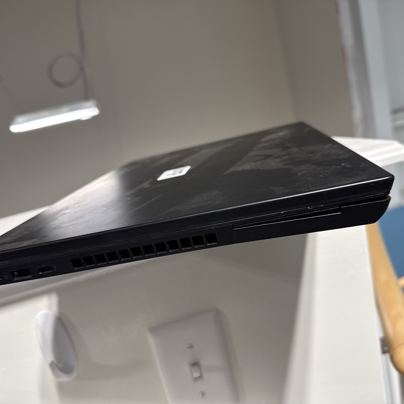 LENOVO THINKPAD P15V GEN 3 15.6″ CORE i7-12700H 2.3GHz – NO RAM SDD AC – AS IS