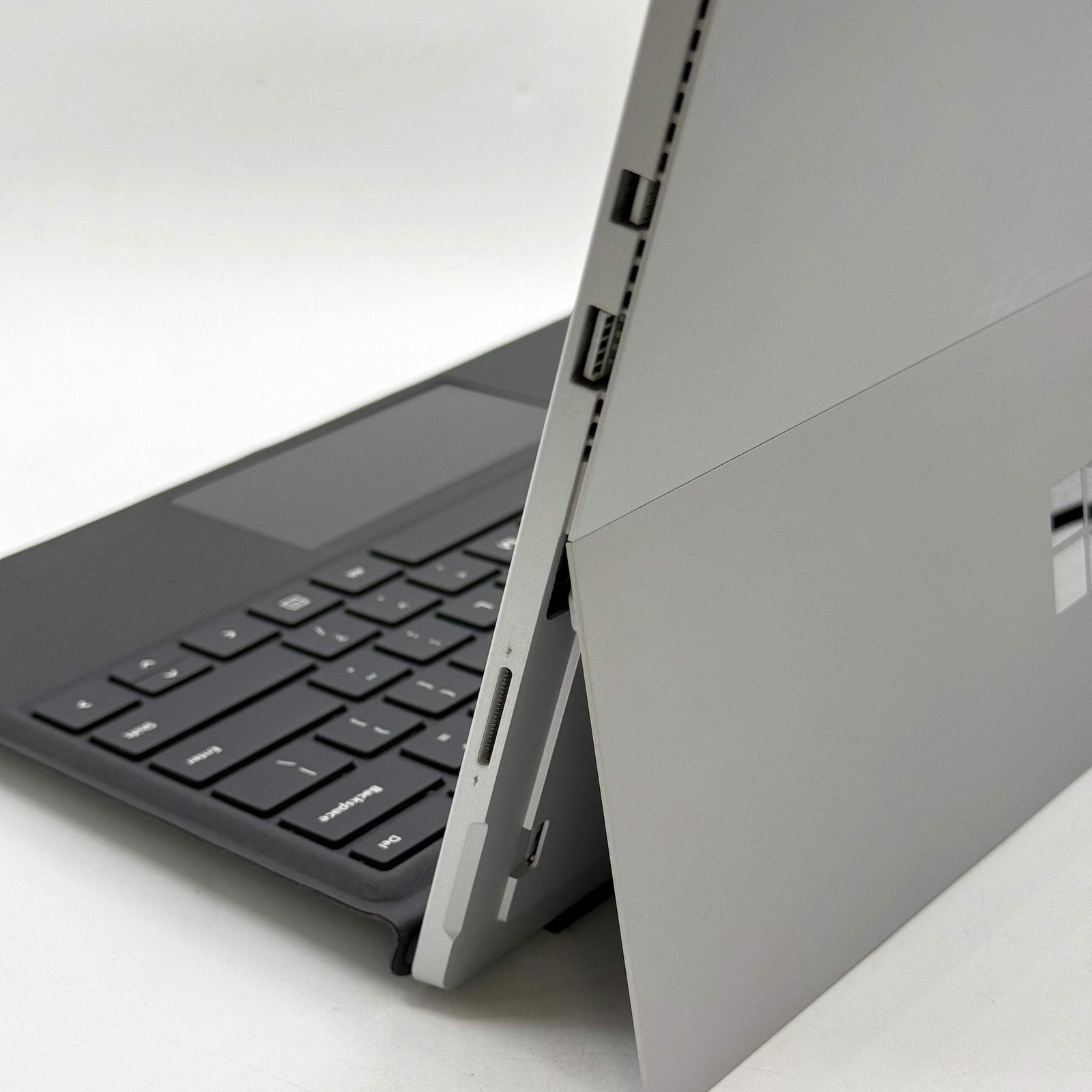 Microsoft Surface Pro 4 1724 12.3″ i5 2.5GHz 8GB RAM 256GB SSD