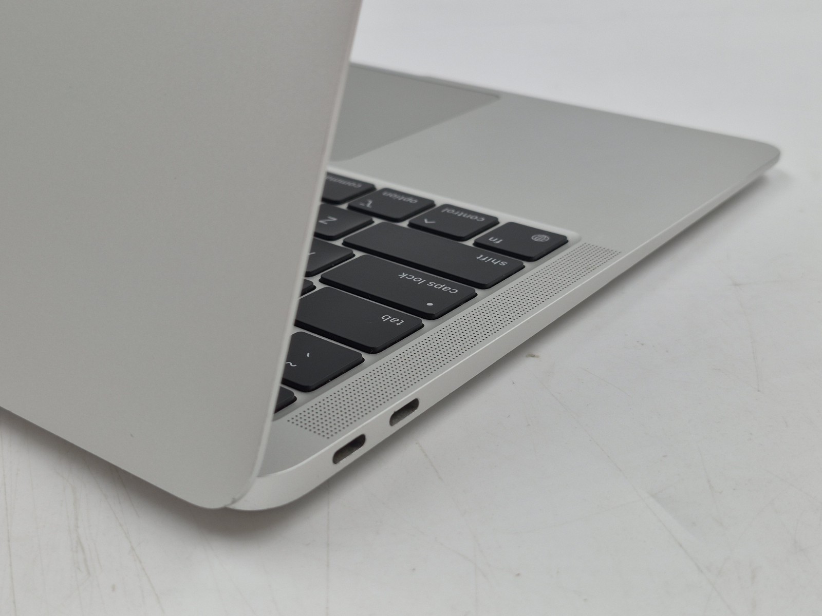Apple MacBook Air A2337 13″ M1 3.20GHz 8GB RAM 256GB NVMe macOS Tahoe