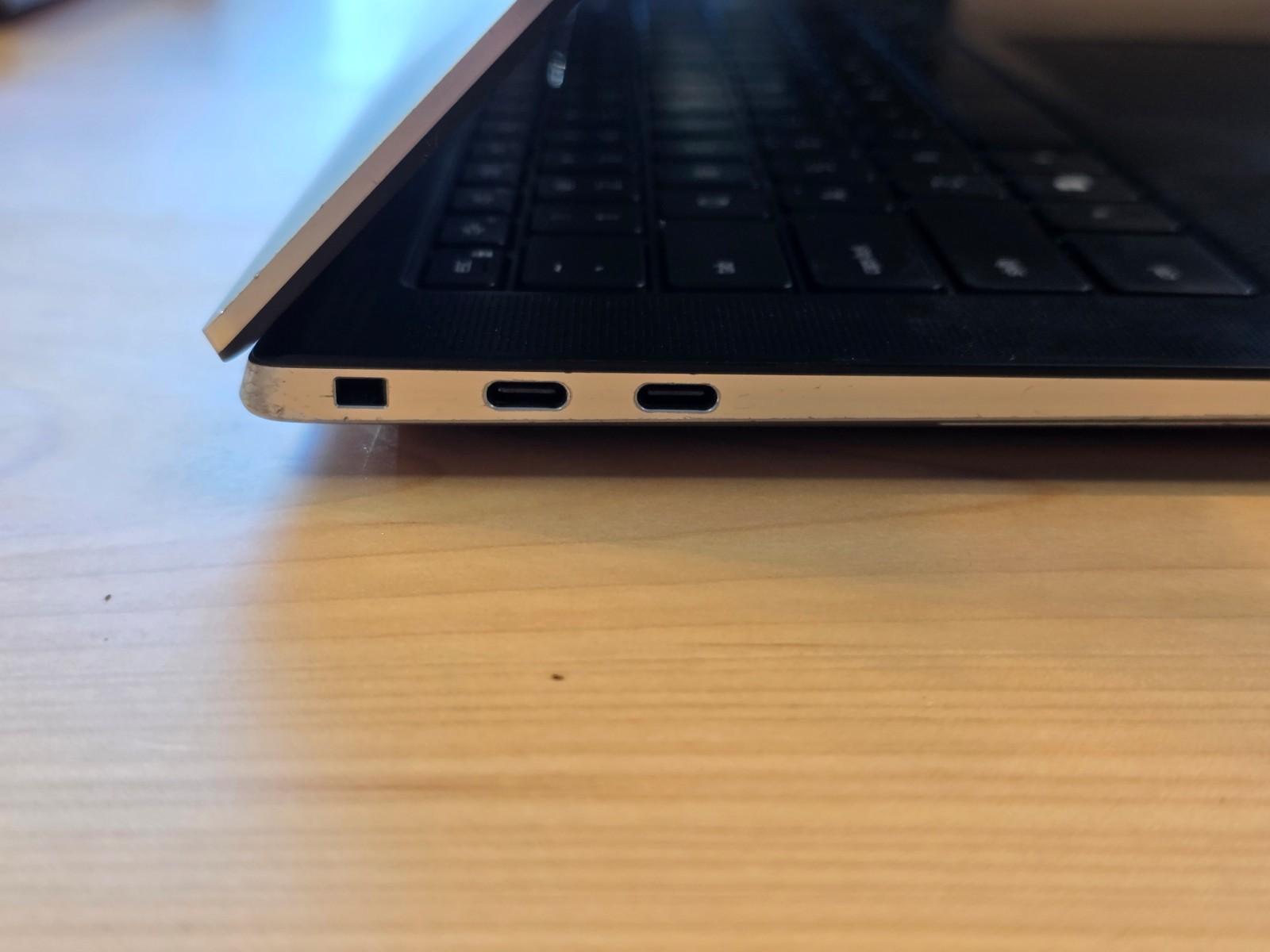 15″ Dell XPS 9520 – i7-12700H, 16GB, 1TB NVMe M.2 SSD | NVIDIA GeForce RTX 3050