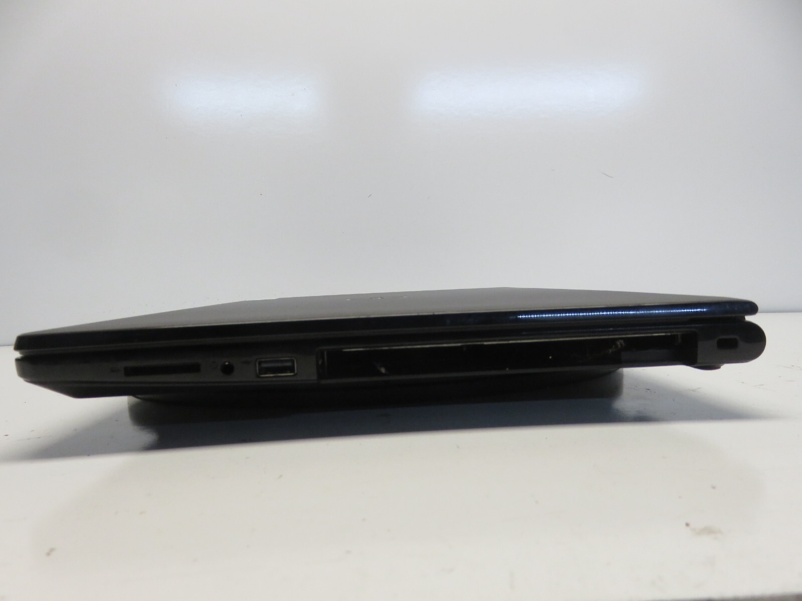 Dell Inspiron 3536 Laptop AMD A6-9200 R4 4GB Ram No HDD or Battery