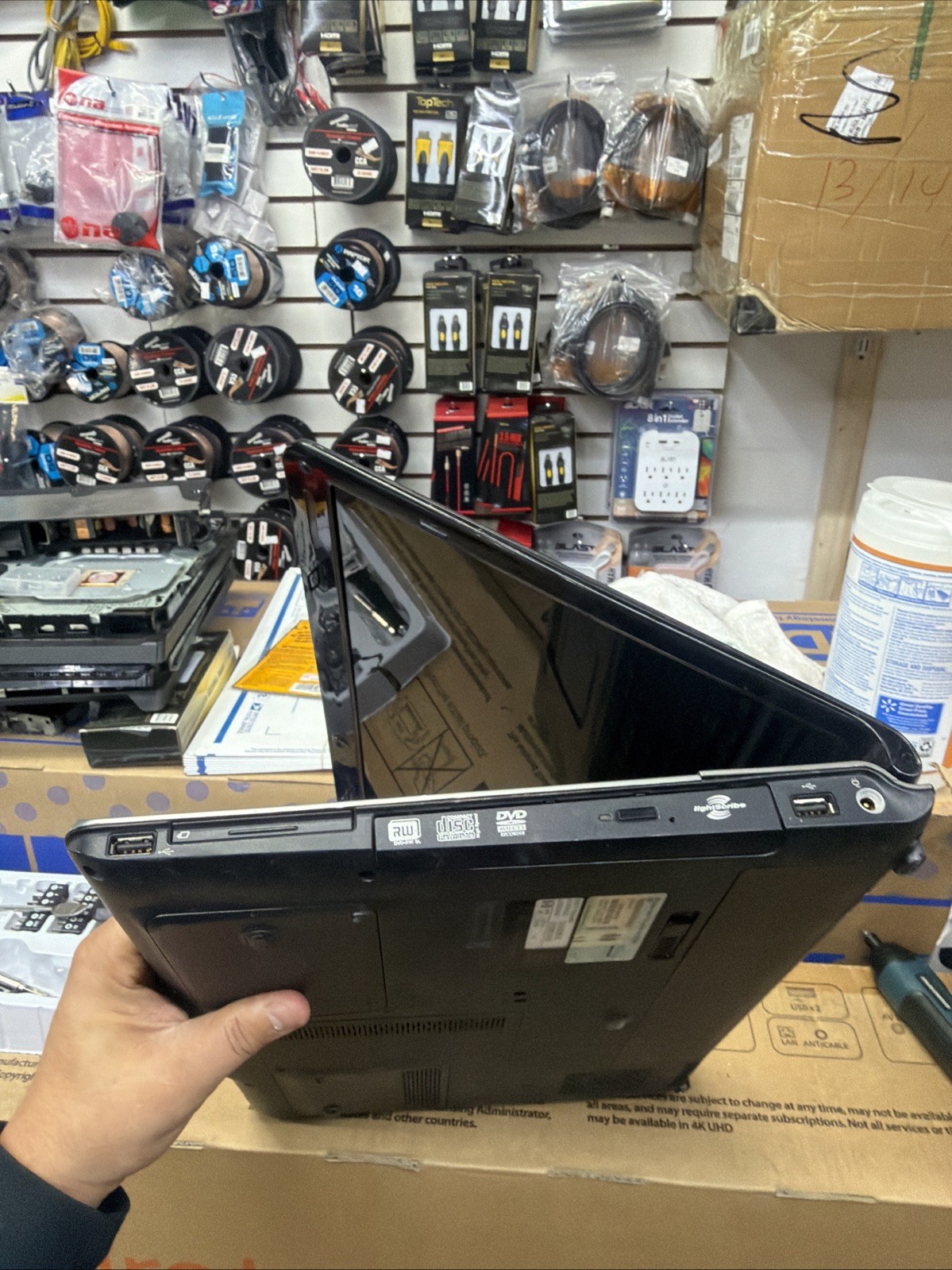 HP Pavilion dv9700 Laptop 17″ Screen – For parts