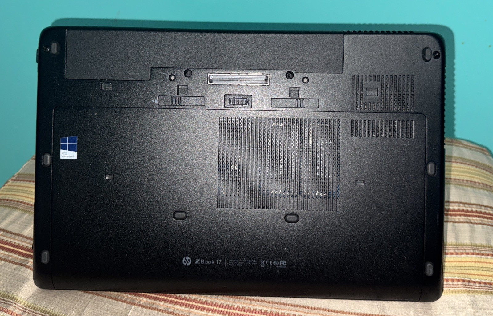 HP ZBOOK 17 G1 (i7-7820HQ 3.90GHZ, 512GB SSD, No RAM, Quadro P3000) FOR PARTS