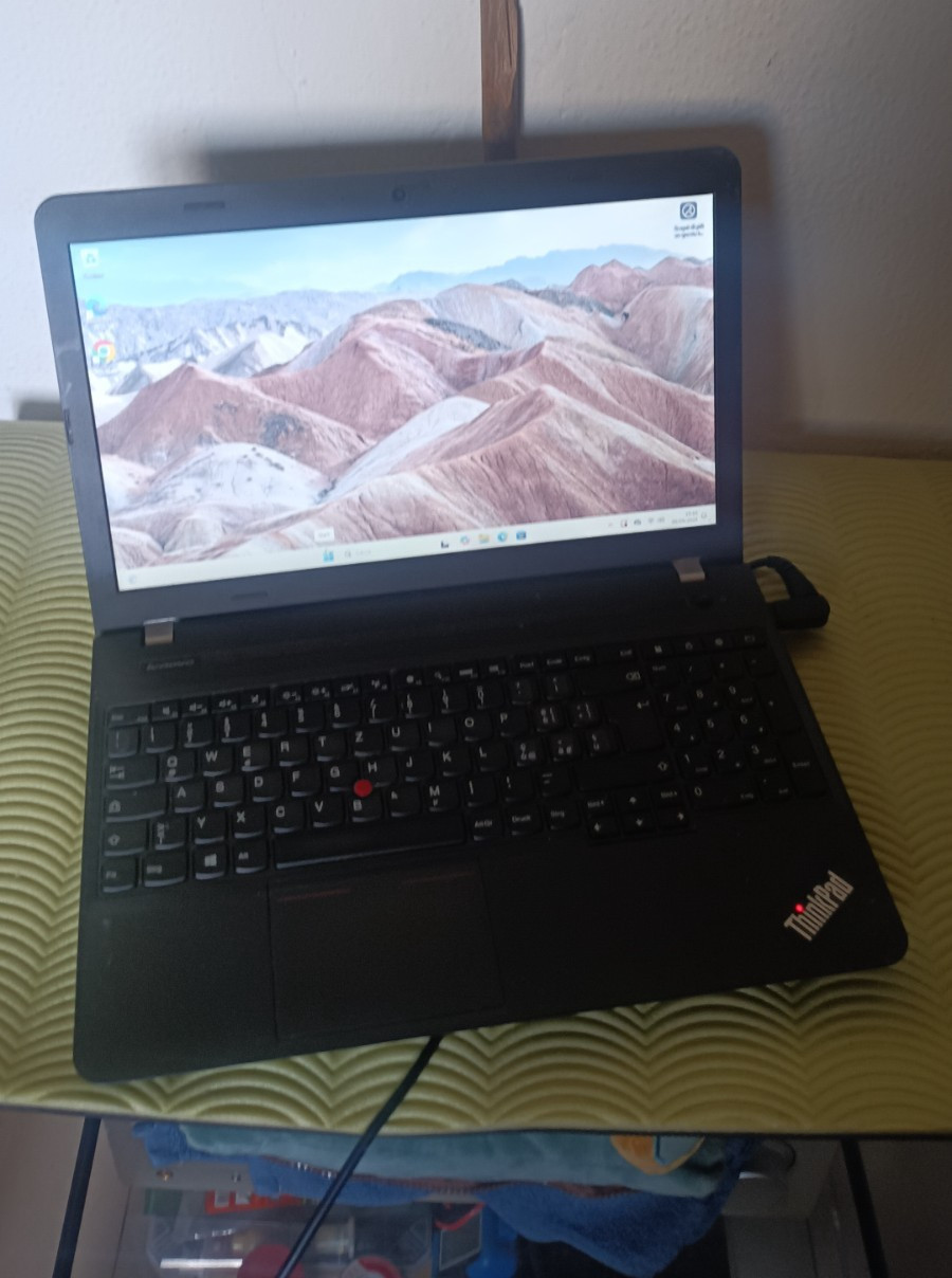 Lenovo ThinkPad E555 AMD A8-7100 8CORE AMD RADEON R5 8gb 128gb ssd m2 15.6″