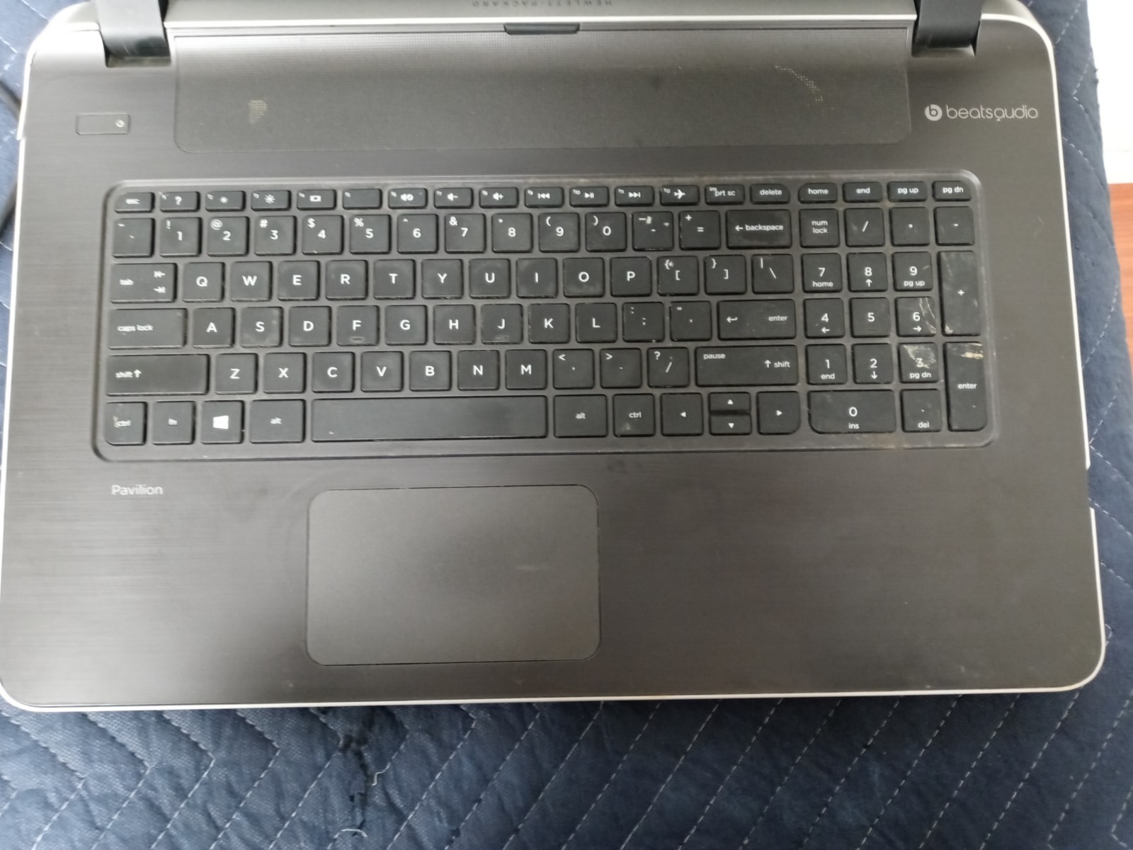 HP Pavilion 17-f233nr AMD A10- 5745m @2.10 GHz/ 8 GB RAM / 1 TB HDD NO OS NO AC