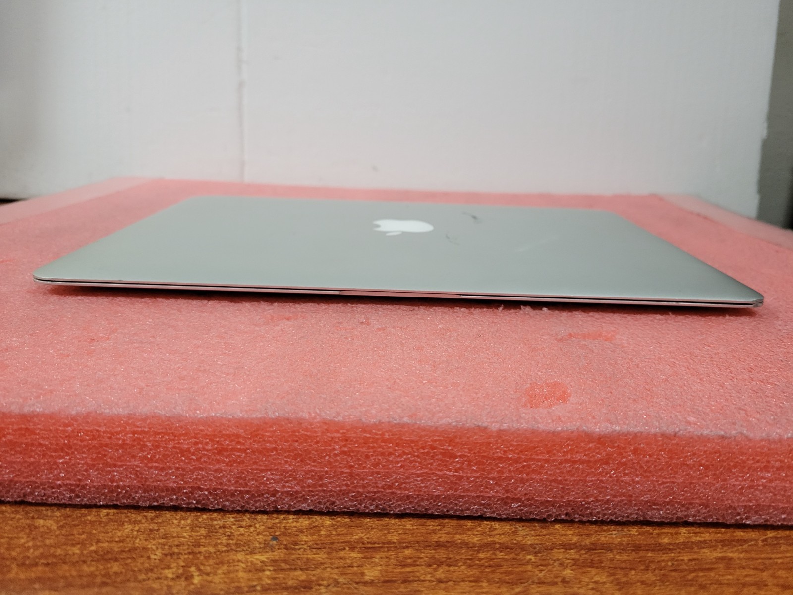 Apple MacBook Air 2015 A1466 13″ i7-5650U 4GB RAM 256GB SSD *Read* | C1066