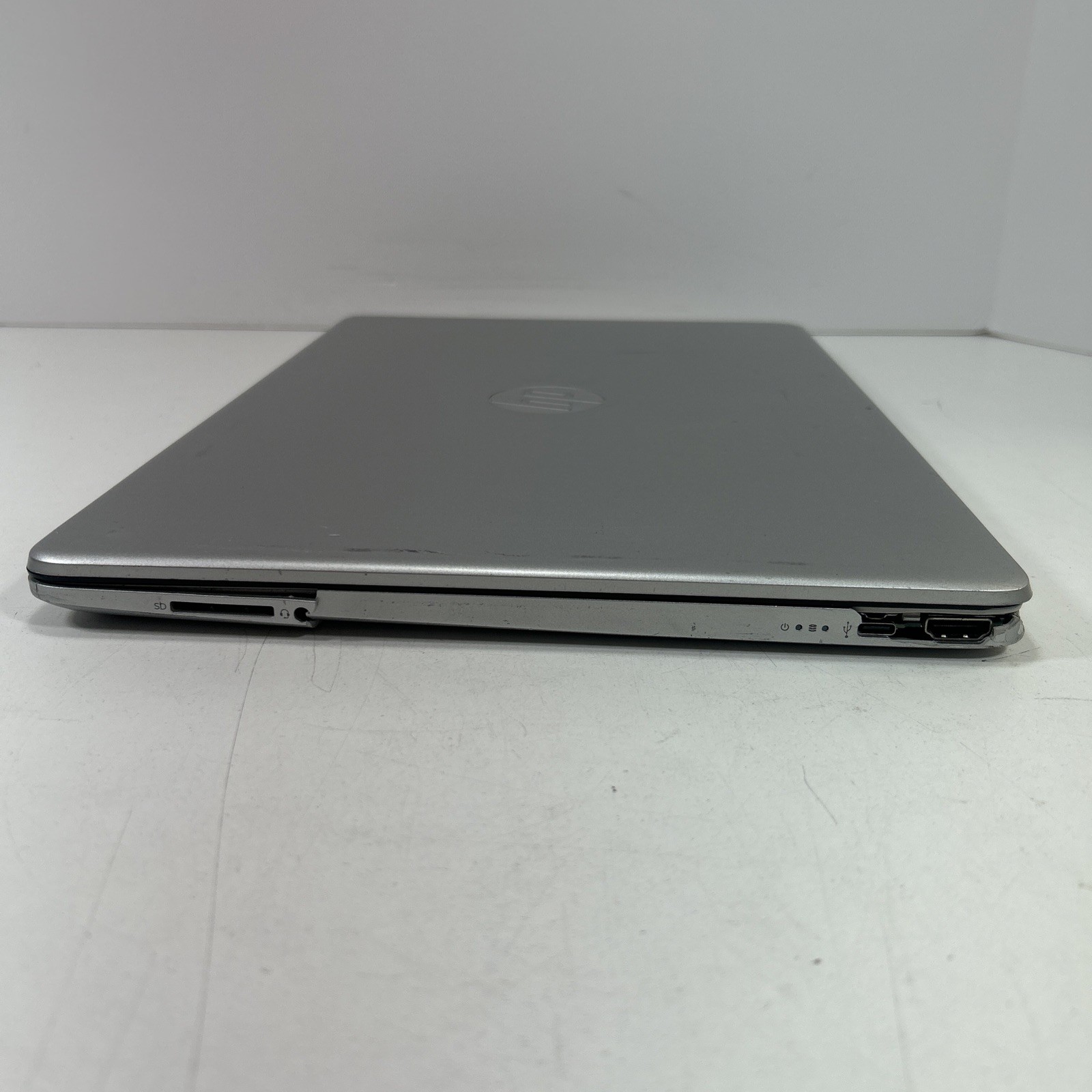 HP 15-EF1013DX 15.6″ AMD Ryzen 7 4000 Series. No Ram/SSD/WiFi. For Parts