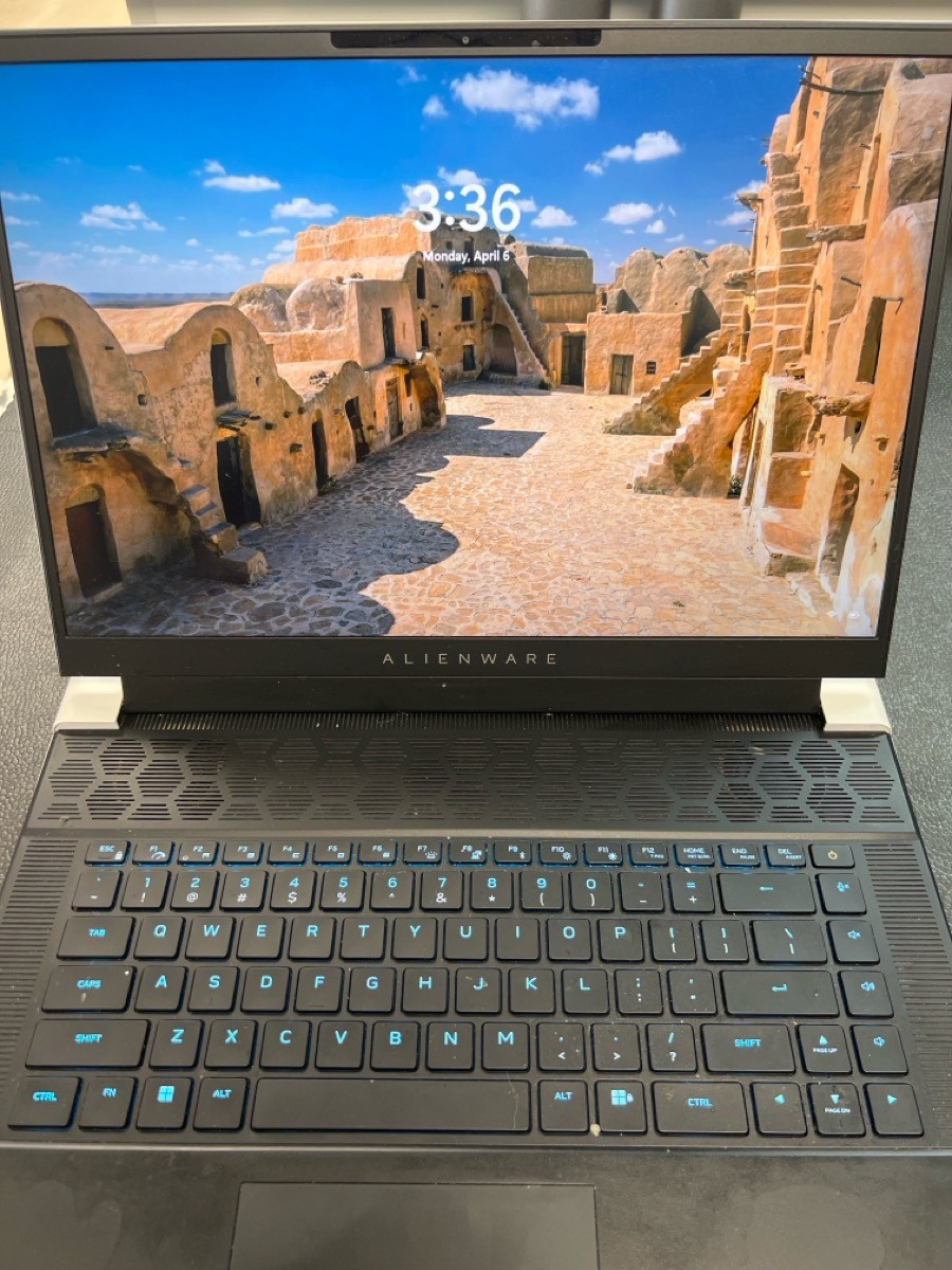 Alienware x16 R2 Gaming Laptop – Intel Ultra 9, 32GB, 2TB, RTX 4070 (PD7016131)