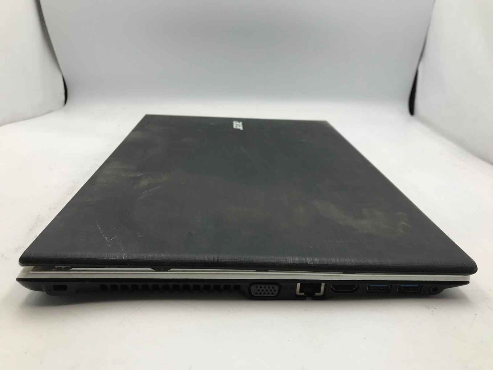 Acer Aspire E5-573 15″ Laptop Intel Core i5 4th Gen. – NO POWER/BAD HINGE – MZ