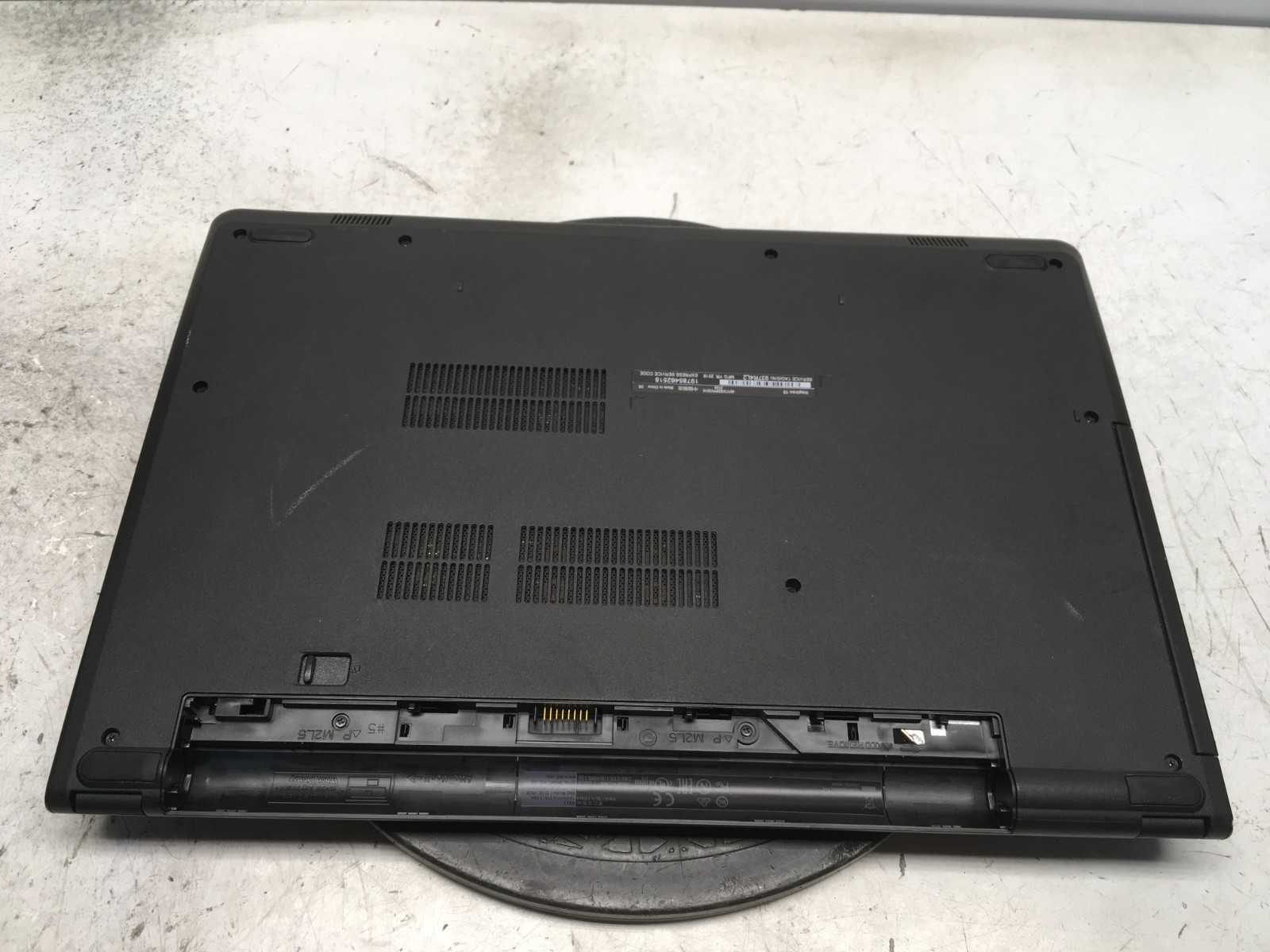 Dell Inspiron 15-3565 AMD A6-9200 2011MHZ 4 GB NO HDD