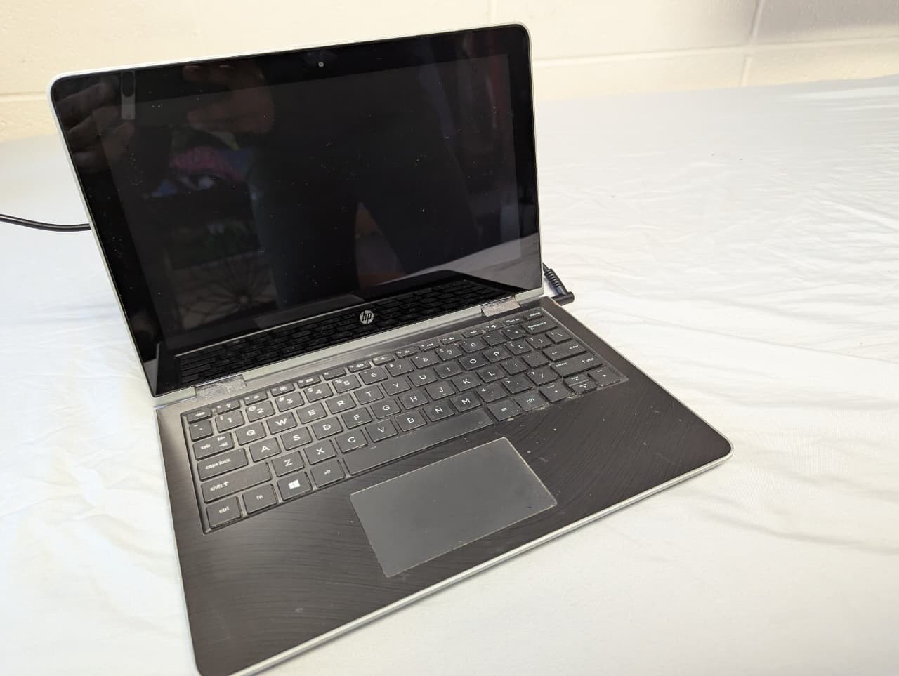 HP Laptop ,i3, 4 GB RAM, Intel Integrated Graphics, Comes with original charger.
