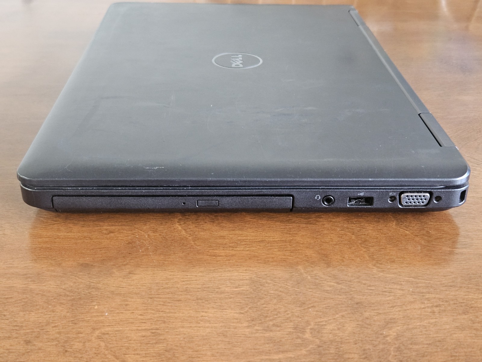 DELL Latitude E5540 15.6″ 240GB SSD, i5-4200U CPU@1.60GHz, 16GB RAM, Linux MINT