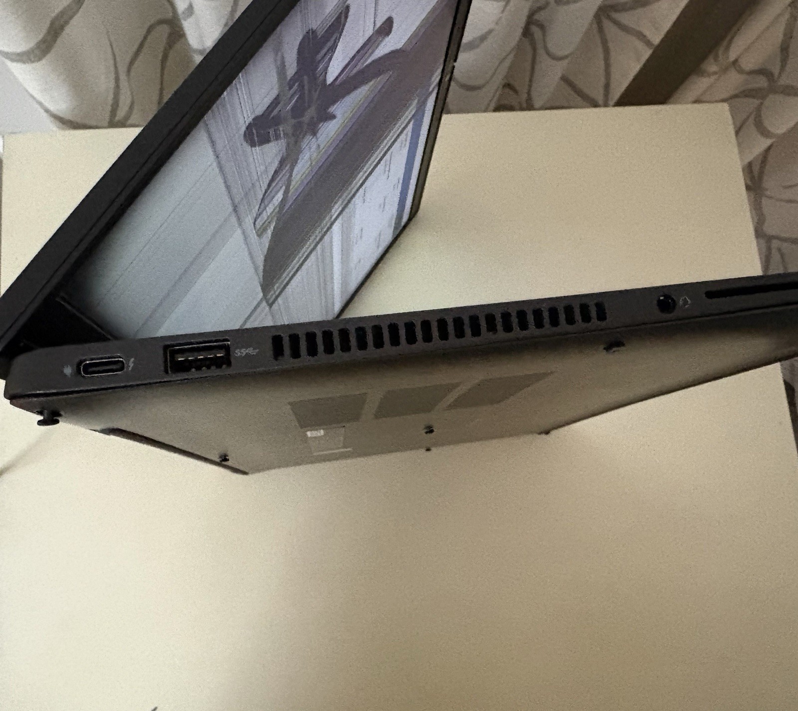 DELL LATITUDE 7520 15.6″ i7-1185G7, 16GB RAM, **NO SSD, BROKEN SCREEN**