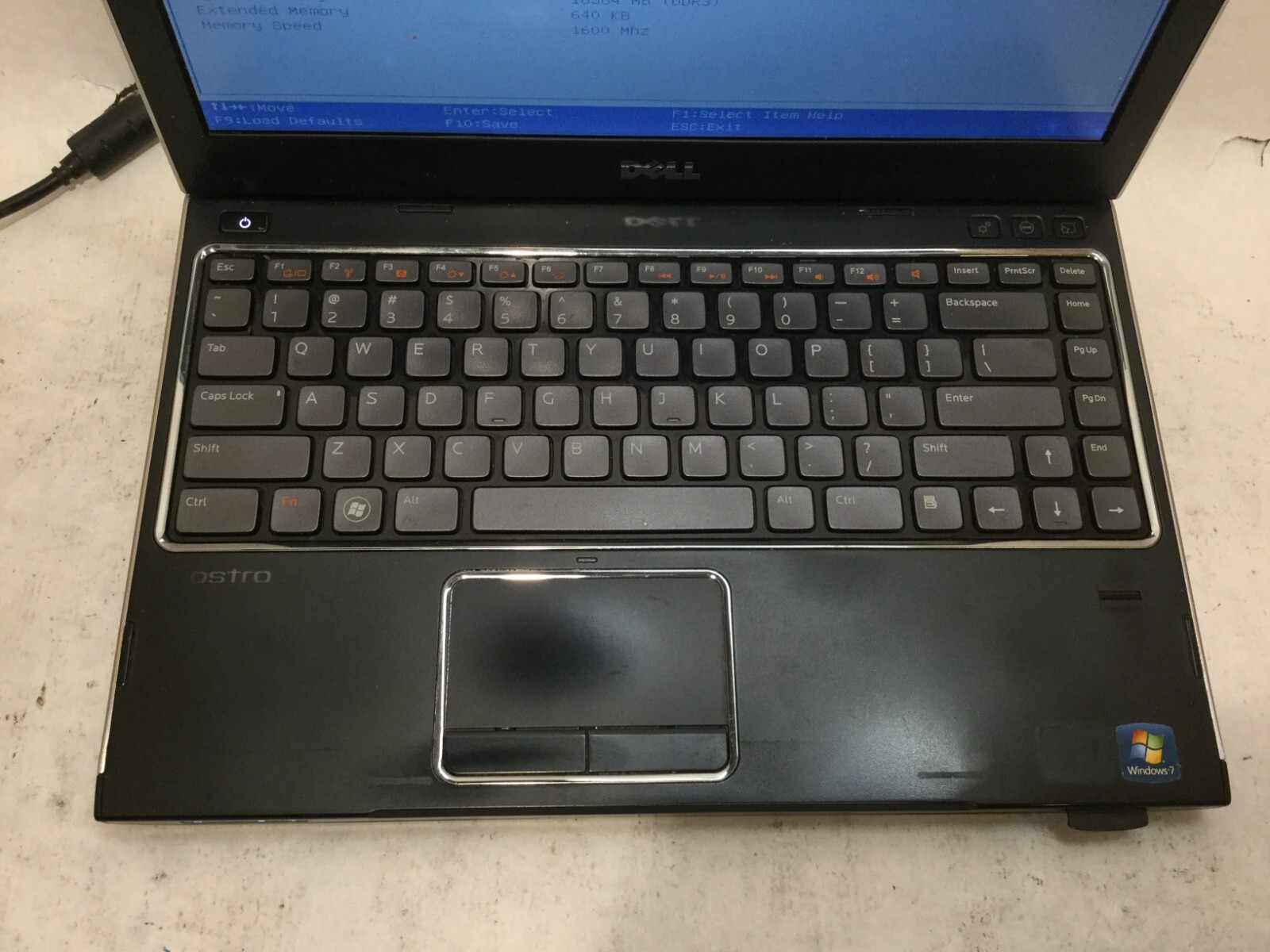 Dell Vostro 3350 / Intel Core i5-2450M @ 2.50GHz / (MISSING PARTS!) -MR
