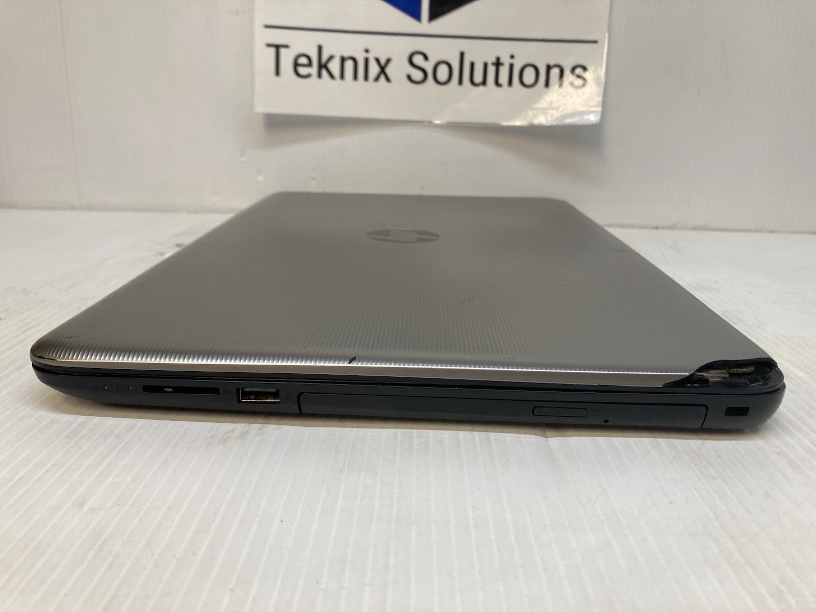 HP 15-ay039wm Laptop Intel Core i3-6100U 2.3GHz 8GB RAM No HDD – Boot to BIOS