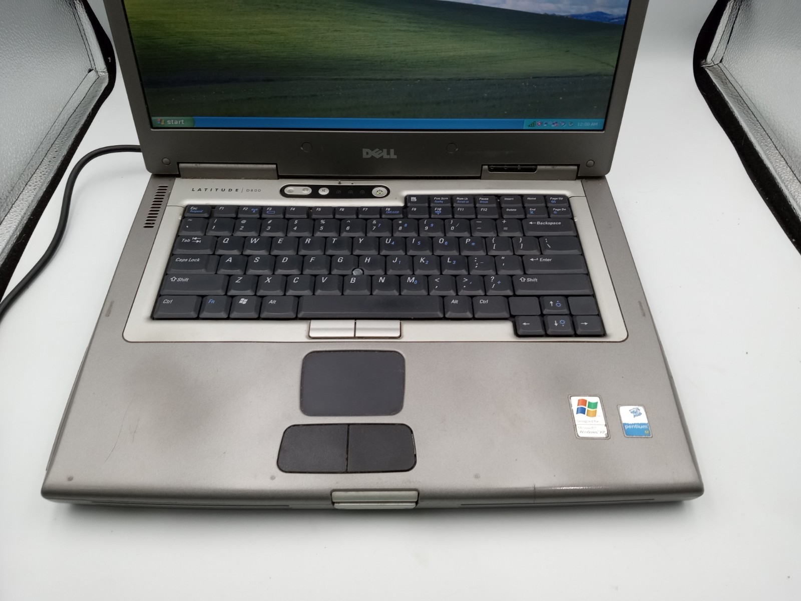 Dell Latitude D800 Pentium M 768MB RAM 60GB HDD Windows XP – READ -RR