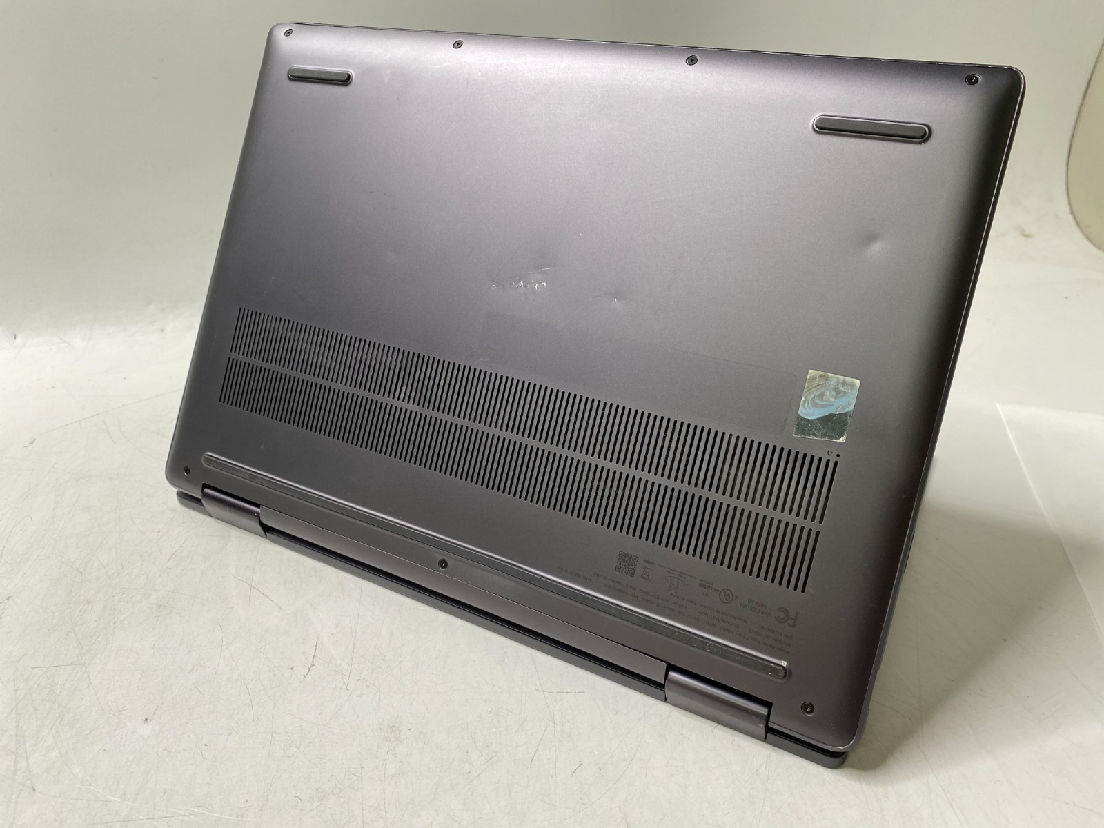 Lenovo Thinkpad Yoga 7 2-in-1 Touch Ultra 5 125U 16GB 512GB SSD – Cracked PARTS