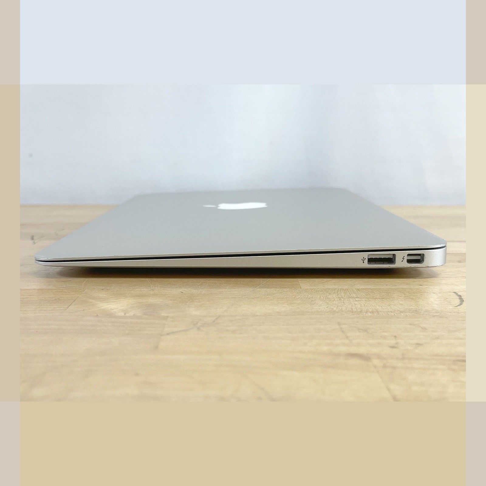 Apple MacBook Air A1465 i5-4250u 1.30GHz 4GB RAM (No Drive)