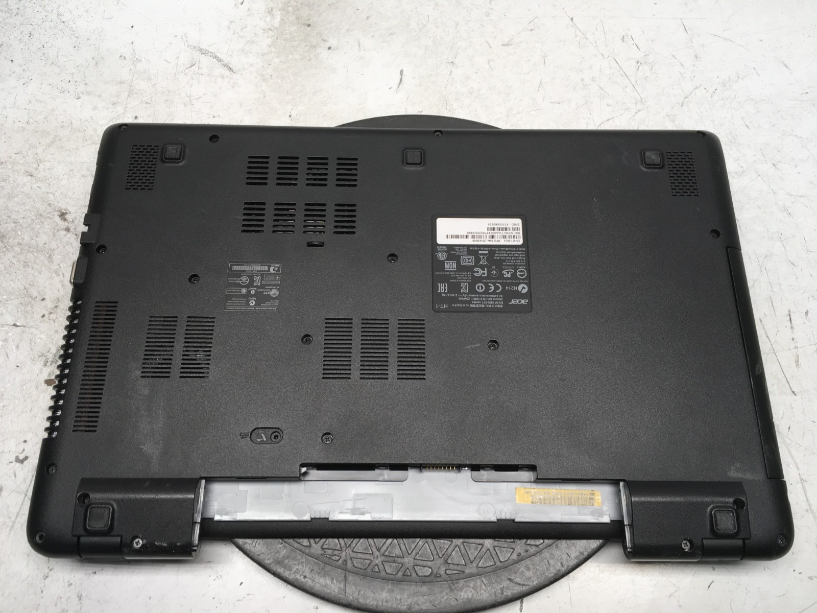 Acer Aspire E5-571 Intel i3-4030U 1.9GHz 4 GB NO HDD