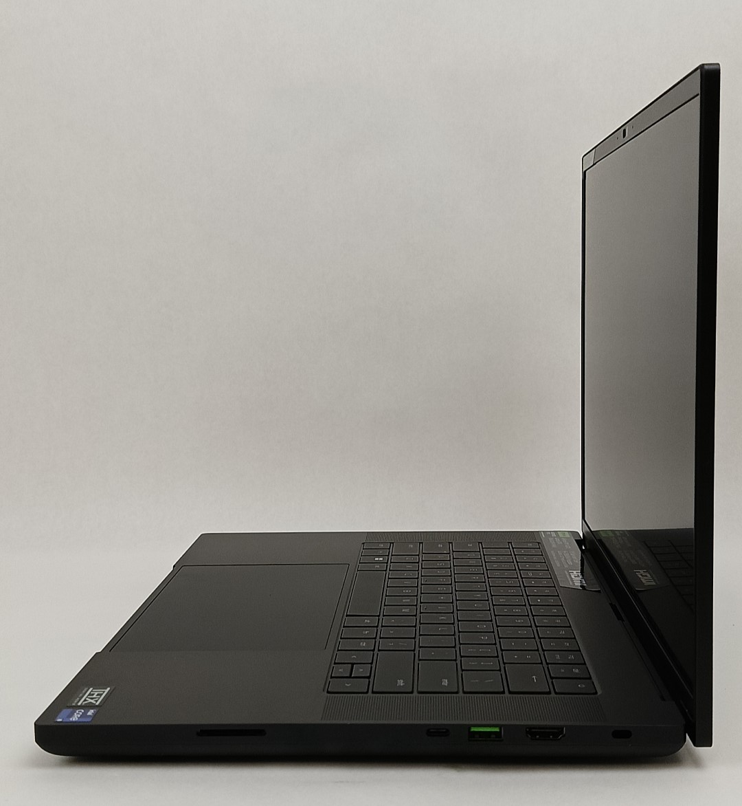 Razer Blade 16″ 3840×2400 120Hz i9-13950HX 32GB 1TB RTX 4070 W11H Gaming Laptop