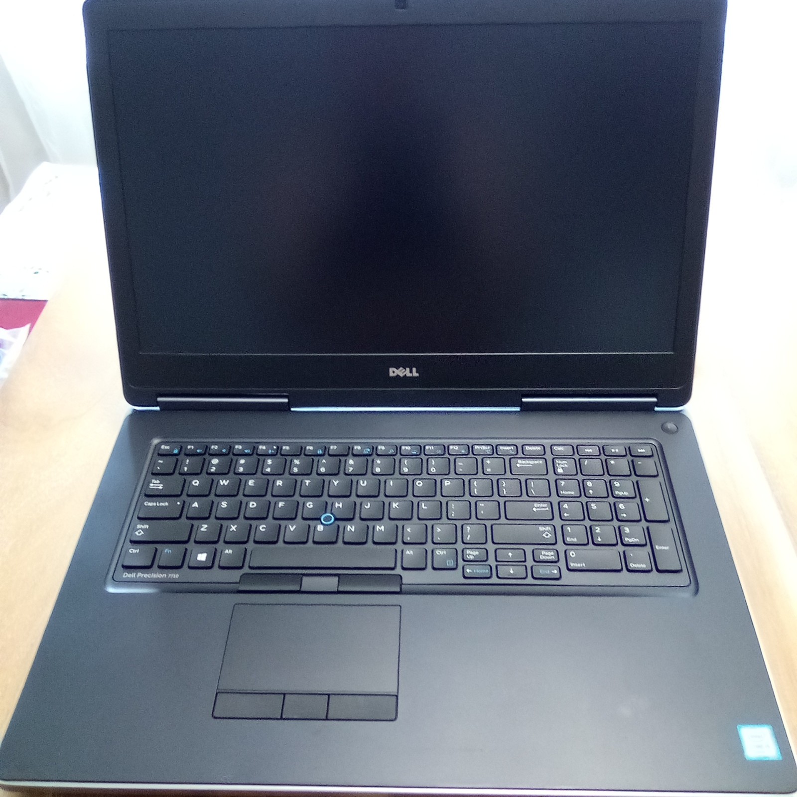 Dell Precision 7710 P28E [Intel i5] [8GB DDR4] [1080p] [256GB SSD] [AMD R9 M75X]