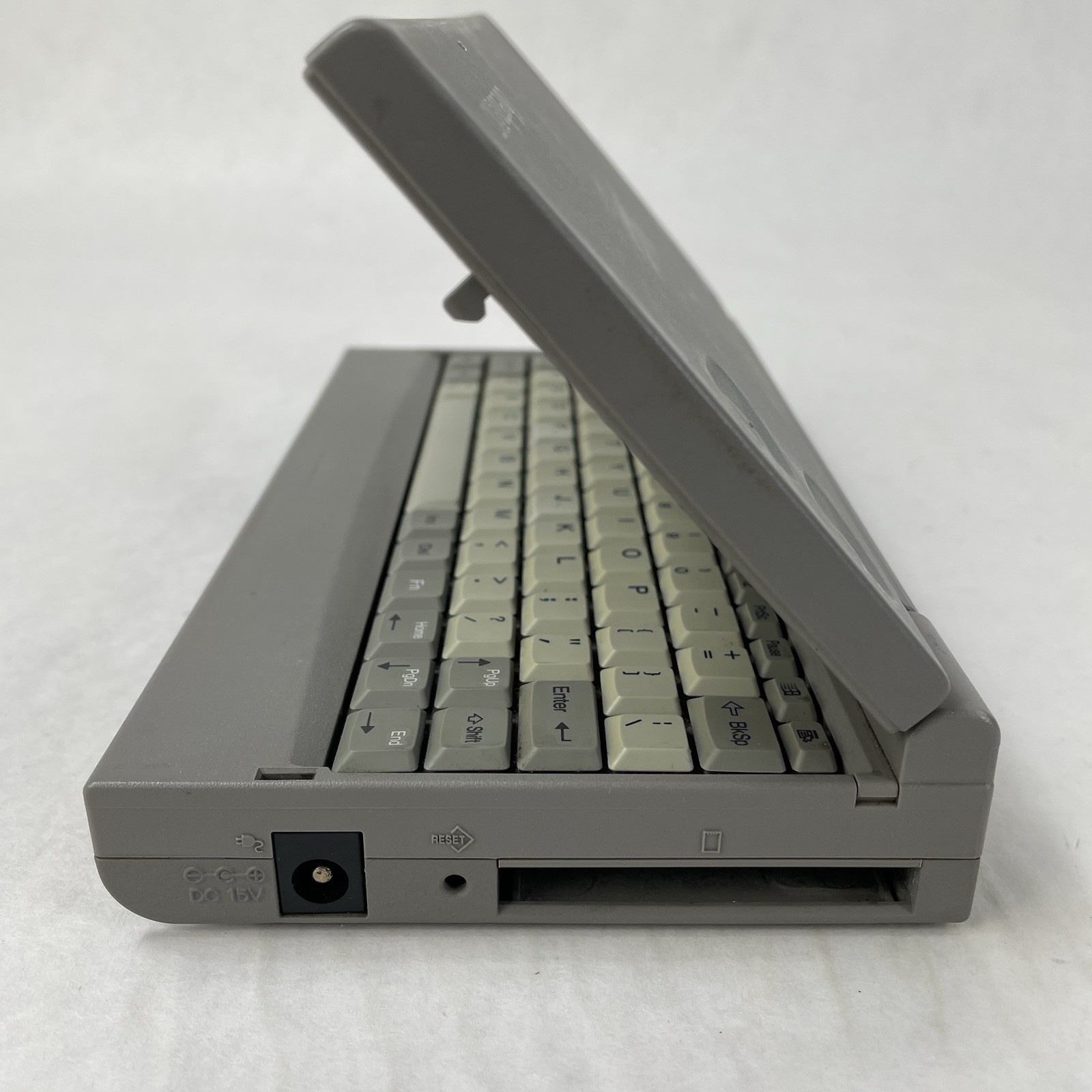 Toshiba Libretto 50 ct 6″ Intel Pentium 16 MB RAM No HDD/OS/AC/Battery – READ