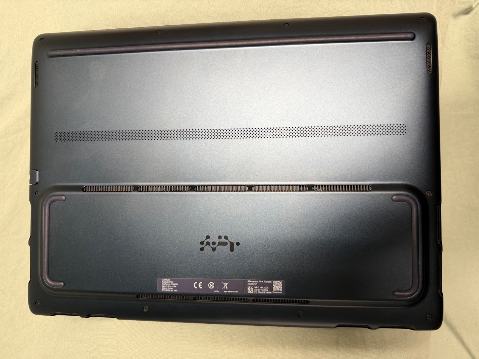 Alienware 16X Aurora 16” Gaming Laptop RTX 5070 Core Ultra 9 275HX 32GB 2TB