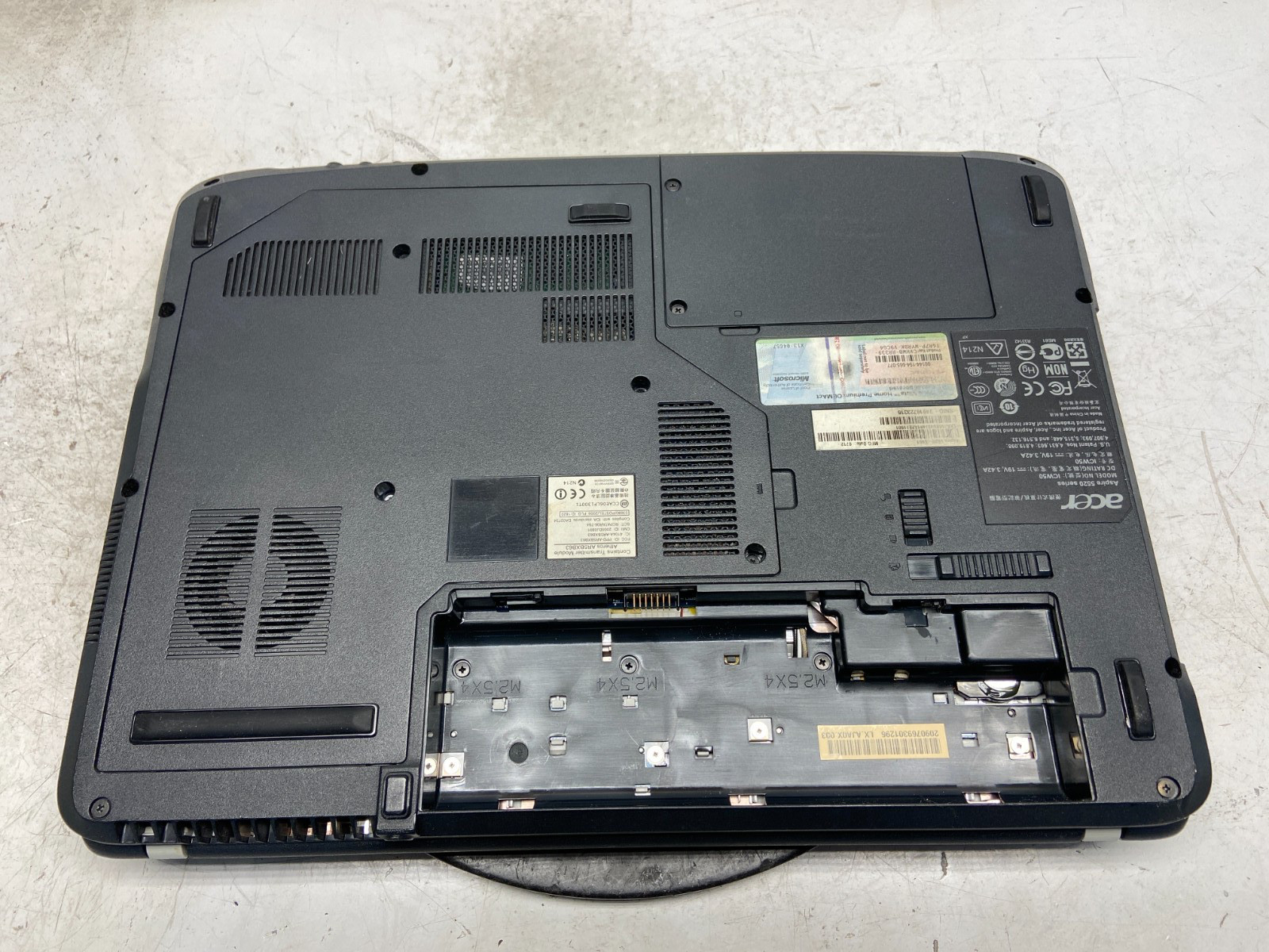 Acer Aspire 5520-5551 AMD Athlon 64 X2 TK-55 1.8GHz 254 MB NO HDD
