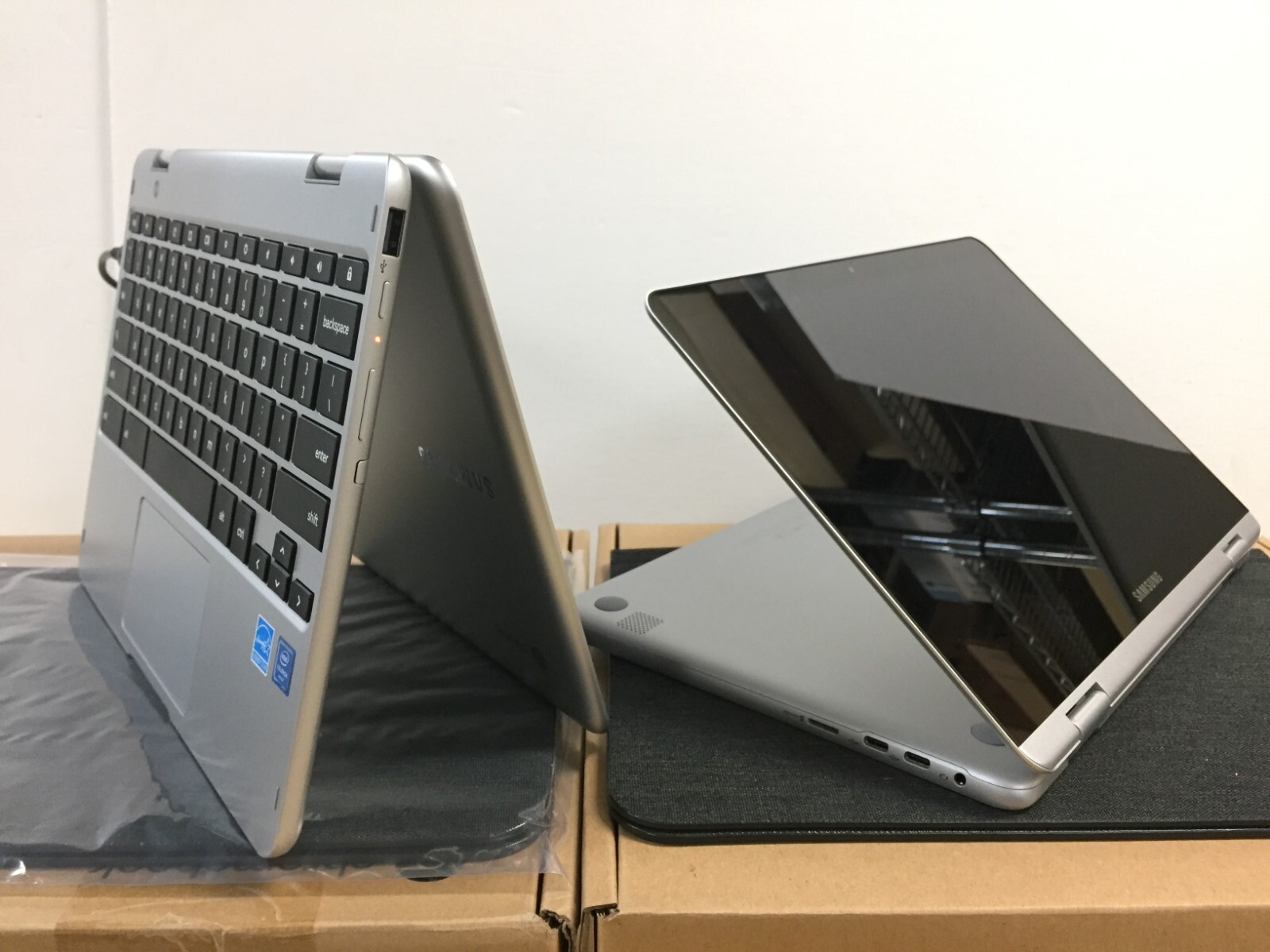 Lot of 2*PARTS*Samsung 520QAB-K04 12.2 Touch Chromebook/Intel 3965Y/4G/64GB eMMC