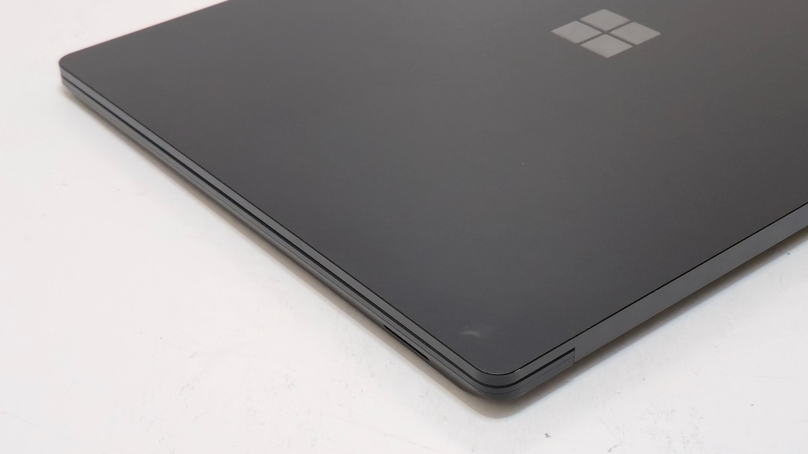 Surface Laptop 5 15″ (1979) Core i7-1265U , 16 GB RAM, 512GB SSD Touchscreen