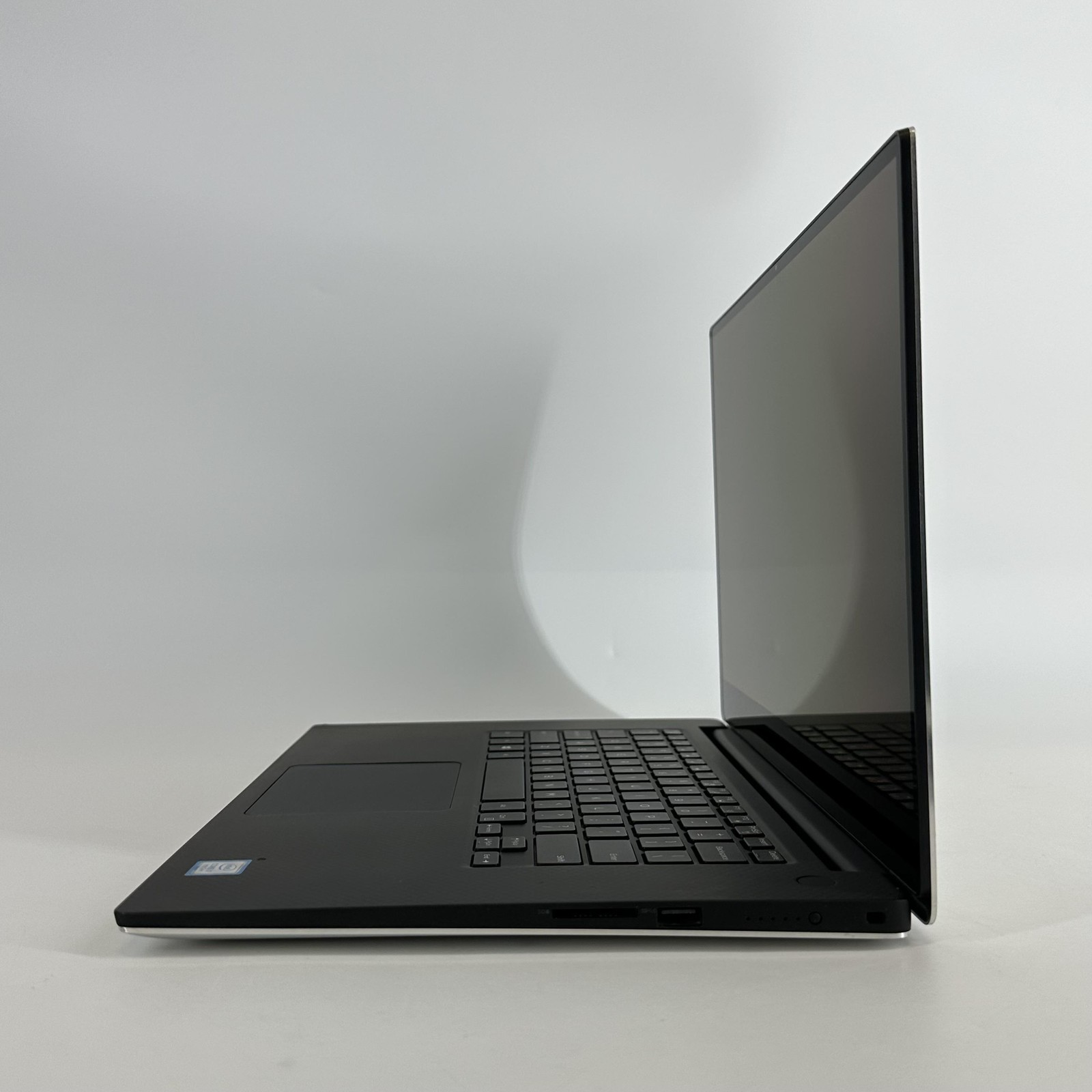 Dell XPS 15 7590 4K i7-9750H 2.60GHz 32GB 1TB SSD NVIDIA GTX 1650 Very Good