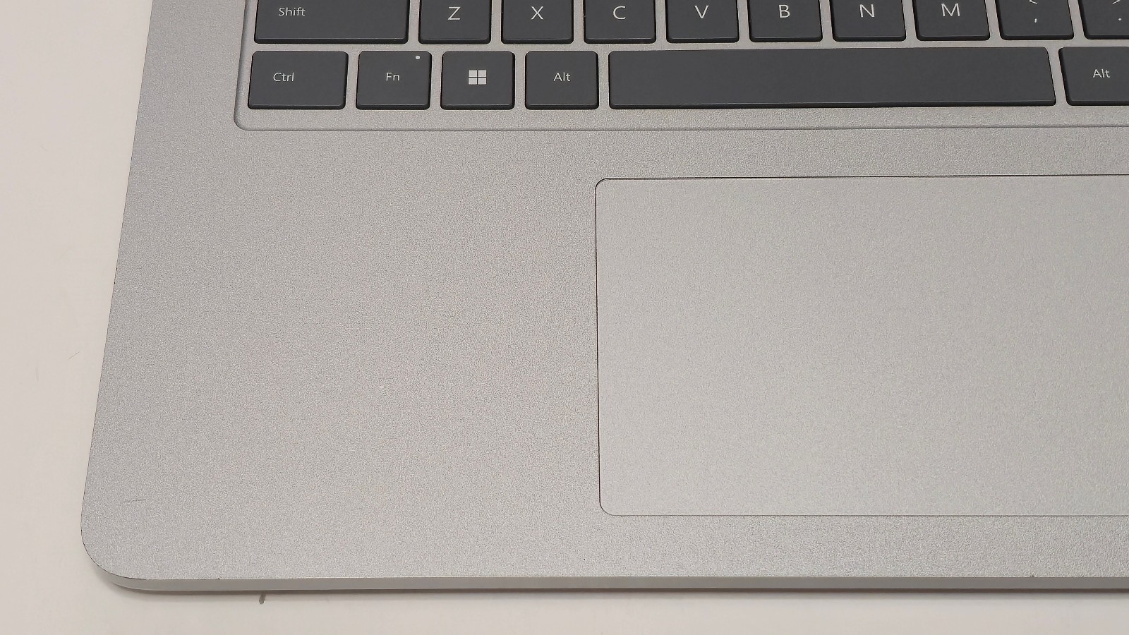 Surface Laptop Studio 1964 Core i7-11370H 32GB RAM 1TB SSD 14.4″ A2000 GPU 4 GB