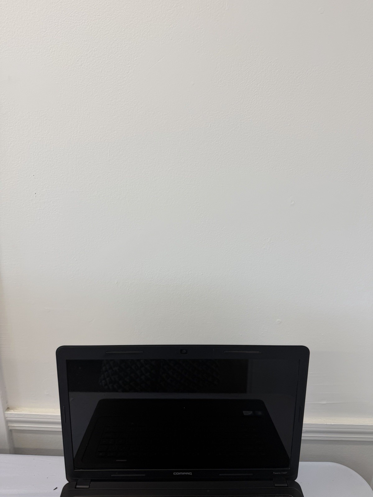 Compaq Presario CQ57 Laptop – Good Screen – Intel Celeron B800 – Read Des