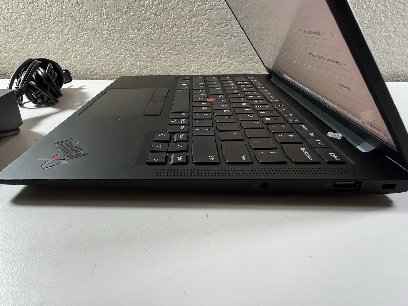 Lenovo ThinkPad X1 Carbon 9th Gen 14″ Intel i7-1185G7 16GB DDR4 256GB Win 11