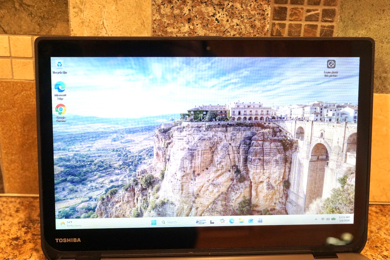 Active 25H2 WIN11 Home Touchscreen Toshiba E45t @2.30GHz,8GB RAM,750GB HDD