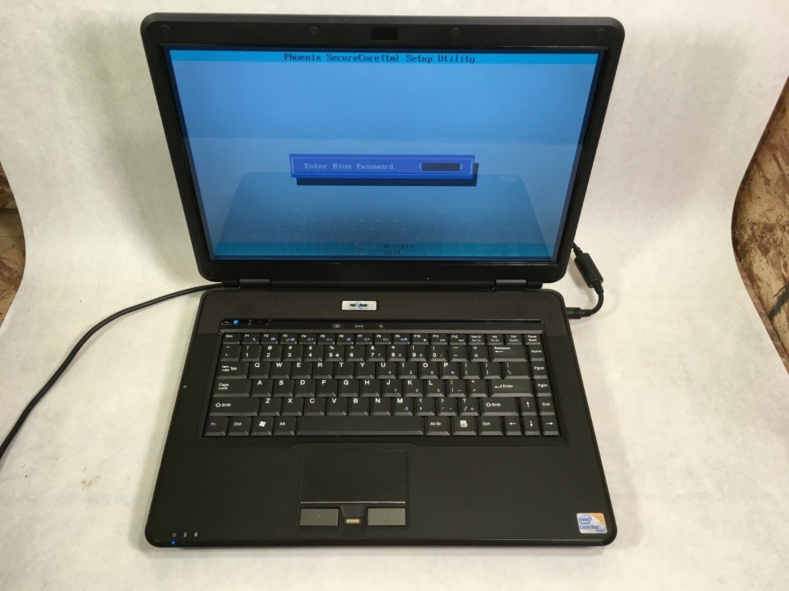 Nexlink HL90 15.4″ Laptop Intel Core 2 Duo T9400 2.53GHZ 4GB RAM -READ -RR