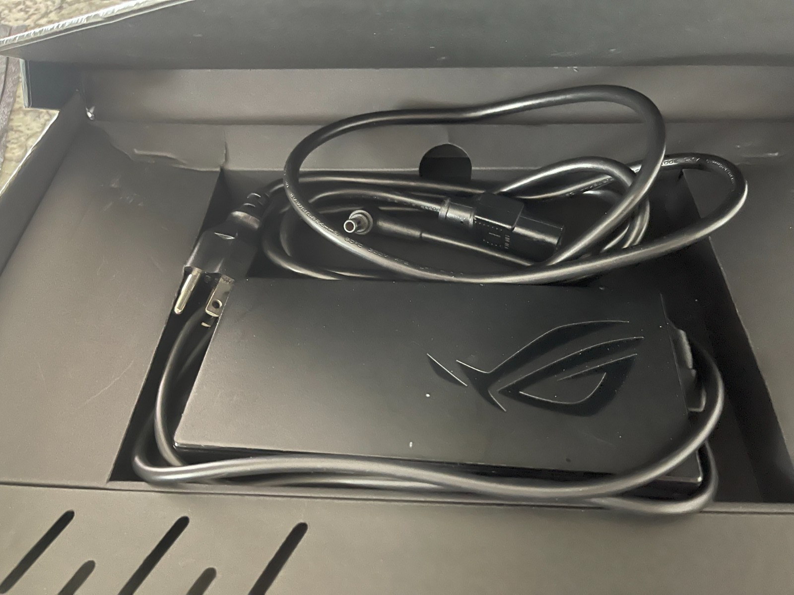 ASUS ROG Zephyrus Duo 15 GX550 NVIDIA RTX 2080 Super Max-Q 32GB RAM Thunderbolt