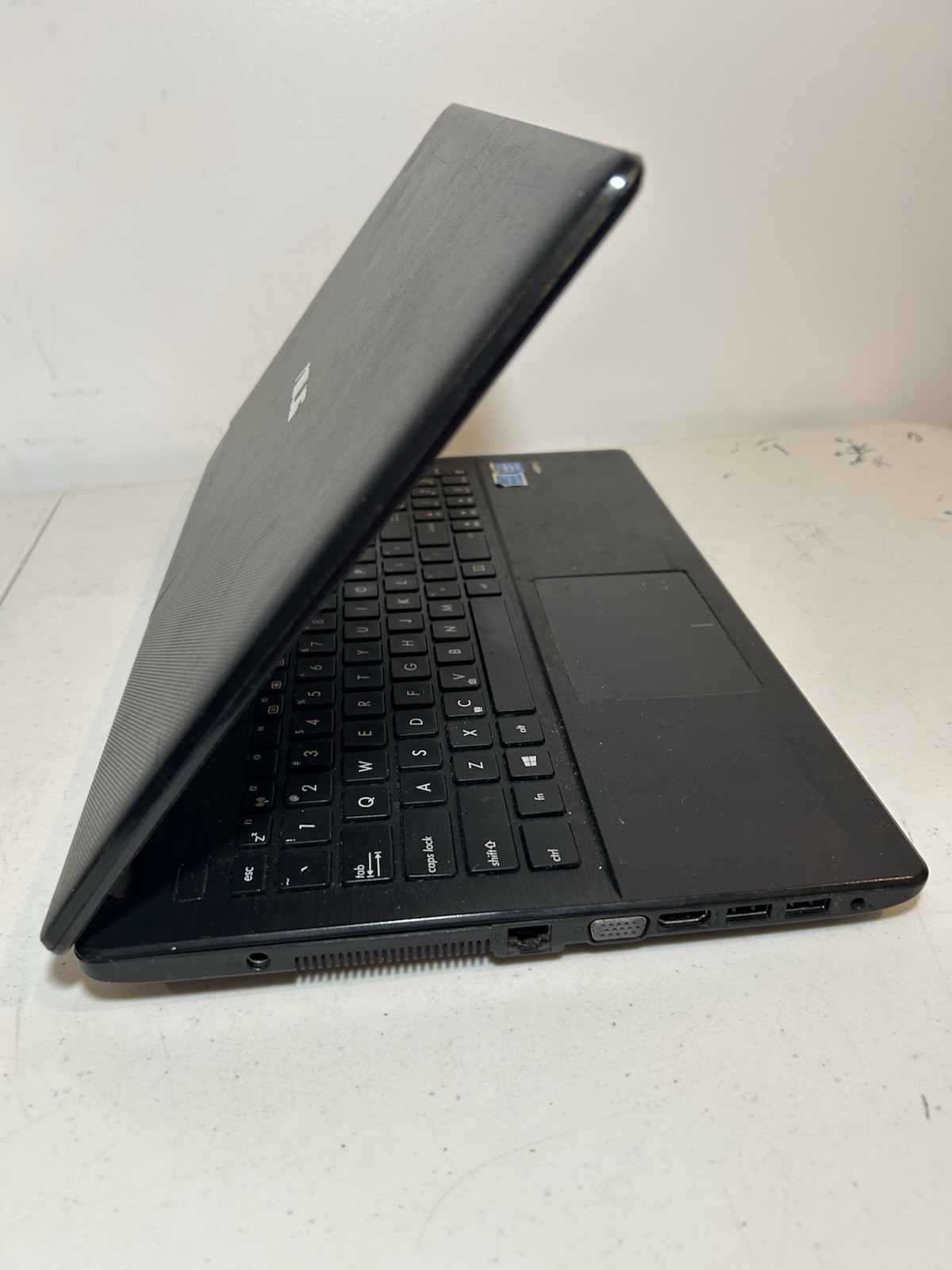 ASUS D550M Laptop Responsive Keyboard Missing DVD Drive No Charger Untested