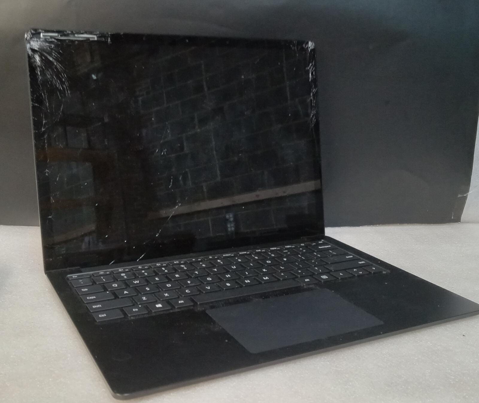 Microsoft Surface Laptop 3 1868 13.5″ i5-1035g7 256GB M.2 SSD 8GB DDR4 NO OS