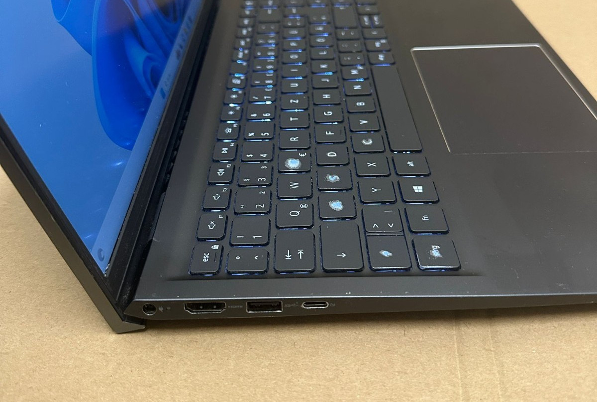 Dell Vostro 5515 Ultrabook Black 8GB 256GB SSD 15.6 FHD AMD Ryzen 4.3GHz