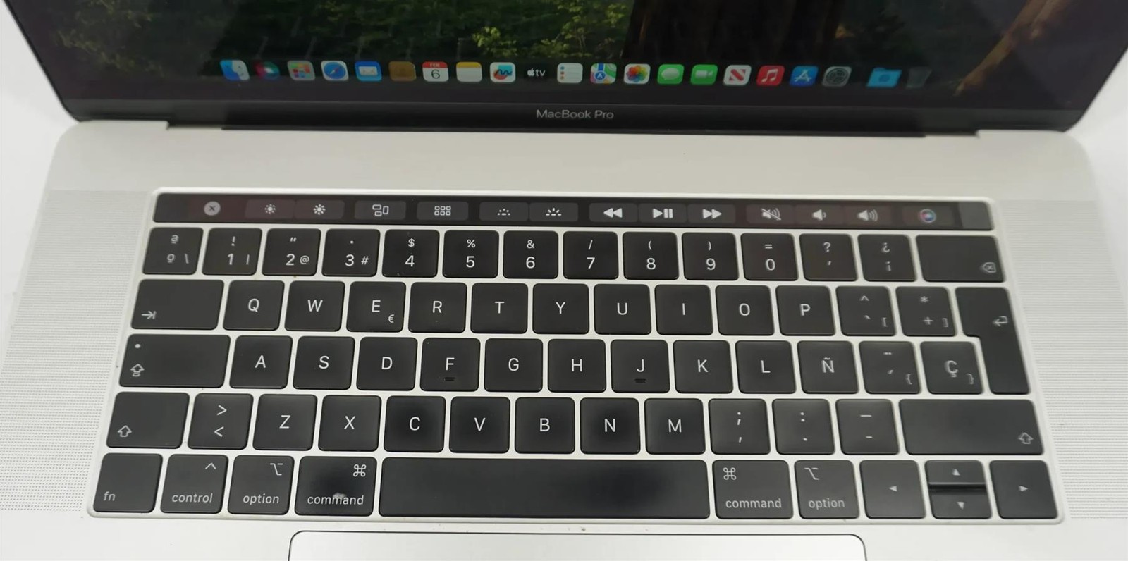Apple MacBook Pro 2019 A1990 15.4″ Retina i7-9750H 16GB 256GB SSD Laptop