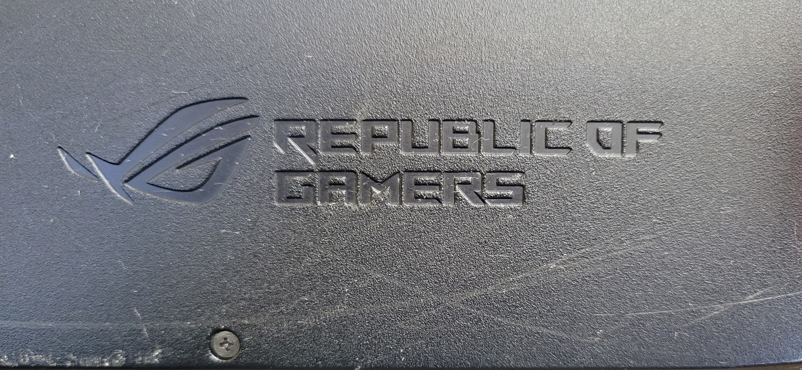 Asus Strix Gaming Laptop GL502VMK i7-7700HQ 2.80GHz 16GB Gtx 1060 No OS/SSD