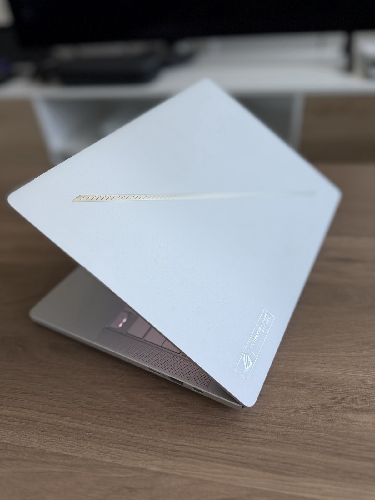 ASUS ROG Zephyrus G14 Ryzen AI 9 HX 370 32GB 4TB SSD RTX 5070 Ti