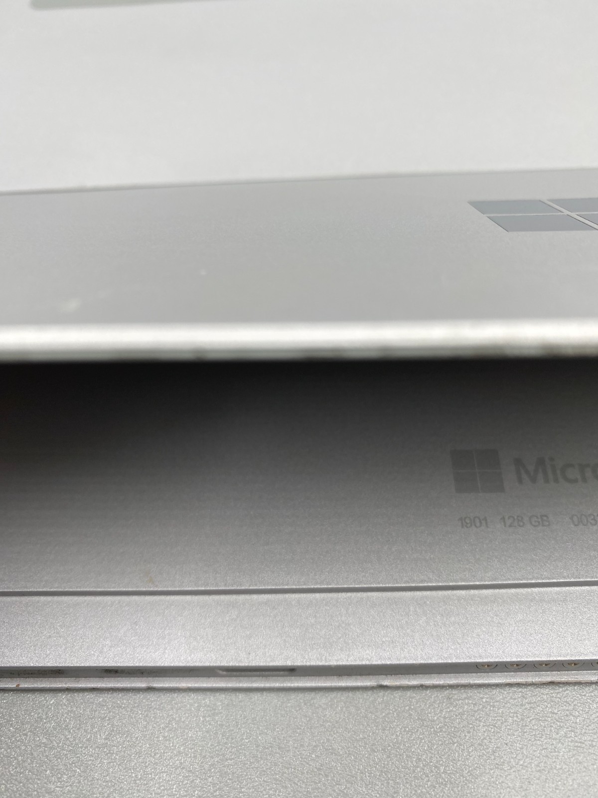 Microsoft Surface Go2 1901 Tablet Pentium 4425Y 1.7GHz 8GB DDR3 128GB SSD SLV B-
