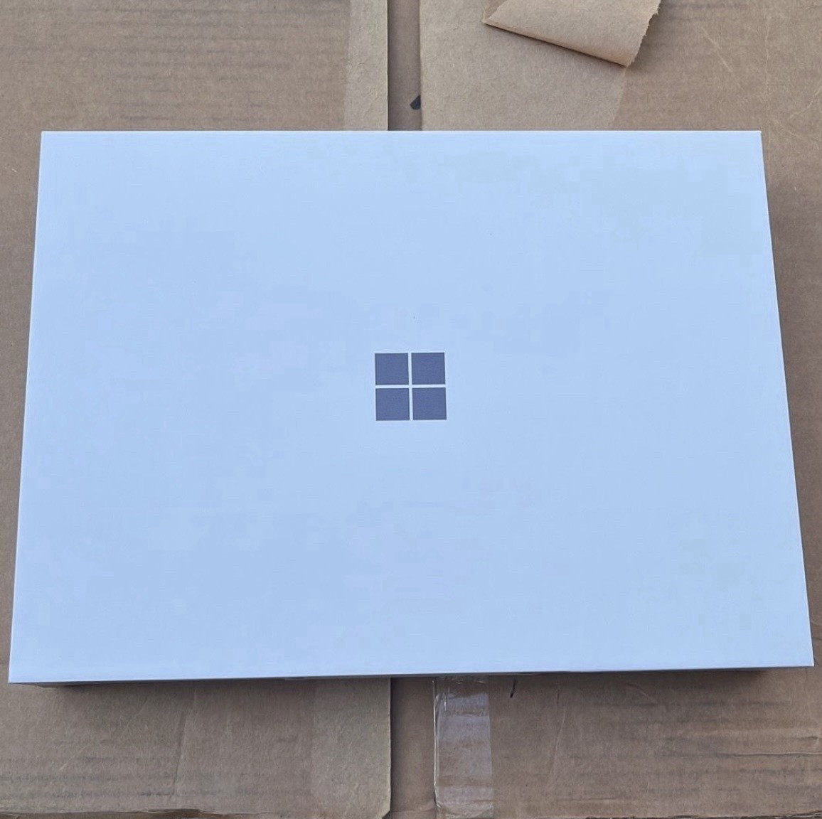 Microsoft Surface Laptop 15″ Silver i7-1255U 16GB 256GB SSD Windows 11
