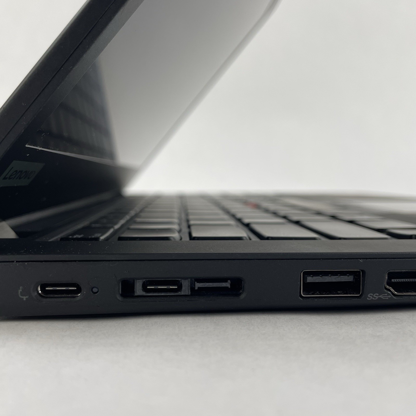 Lenovo ThinkPad T14 Gen 2a 14″ Ryzen7 Pro 5850U 1.90 GHz 16 GB RAM No SSD/OS/AC
