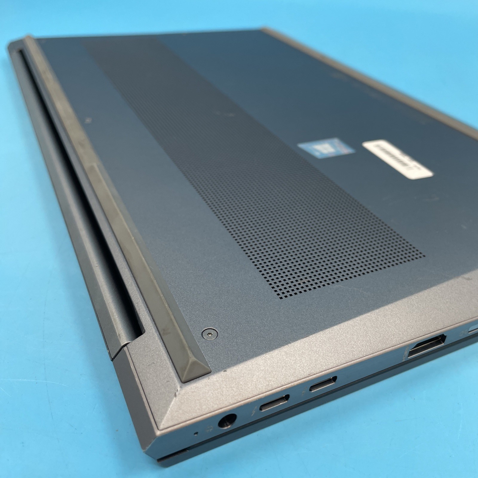 HP ZBook Studio G8 | i7-11850H | 32GB RAM | 256GB SSD | A2000 | WIN 11 PRO | 89%